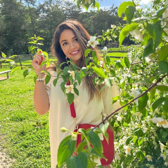 Meet the Posher: Aydan’s Allure Closet 🛍️ - Picture 6 of 9